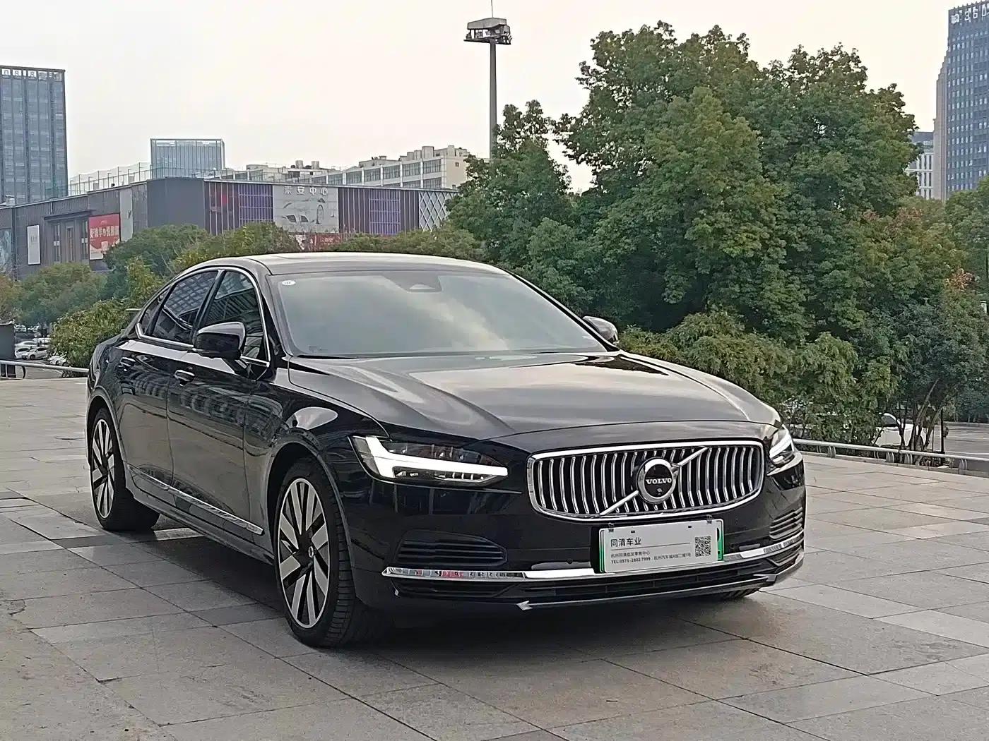 2024 Volvo S90 Plug-in Hybrid, All-Wheel Drive, Long Range, Inscription Luxury Edition — миниатюра 3
