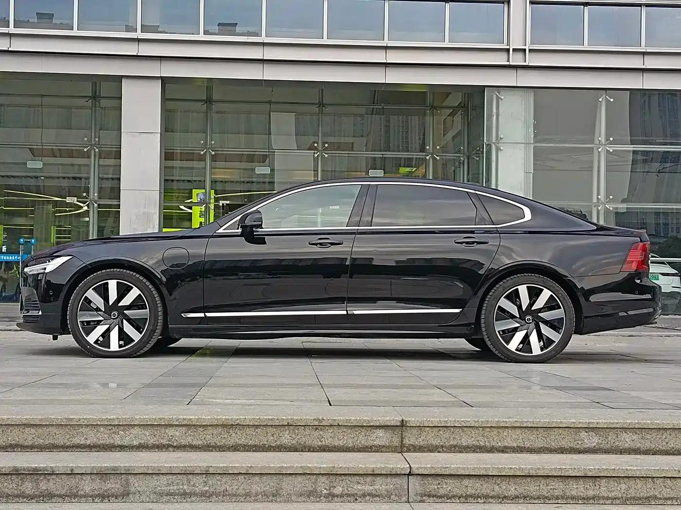 2024 Volvo S90 Plug-in Hybrid, All-Wheel Drive, Long Range, Inscription Luxury Edition — миниатюра 5