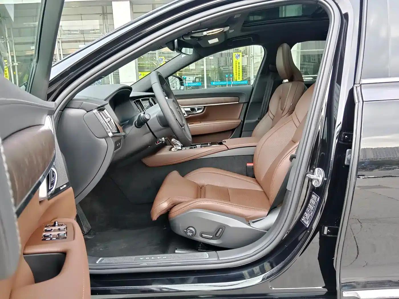 2024 Volvo S90 Plug-in Hybrid, All-Wheel Drive, Long Range, Inscription Luxury Edition — миниатюра 9