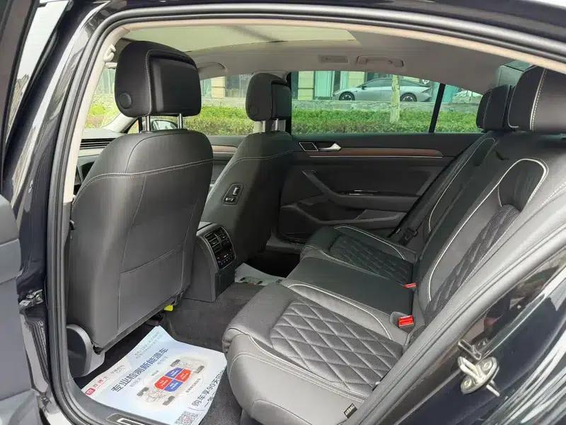 2020 Volkswagen Passat 380TSI DSG Premium — миниатюра 9
