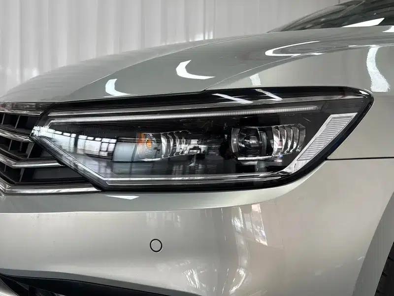 2020 Volkswagen Passat 330TSI DSG Leading Edition — миниатюра 12