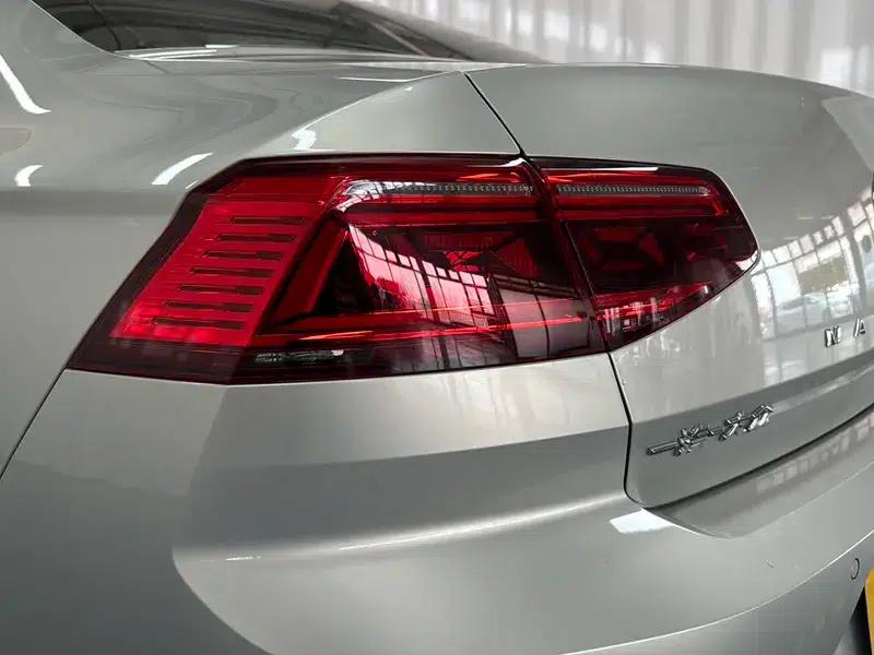 2020 Volkswagen Passat 330TSI DSG Leading Edition — миниатюра 13