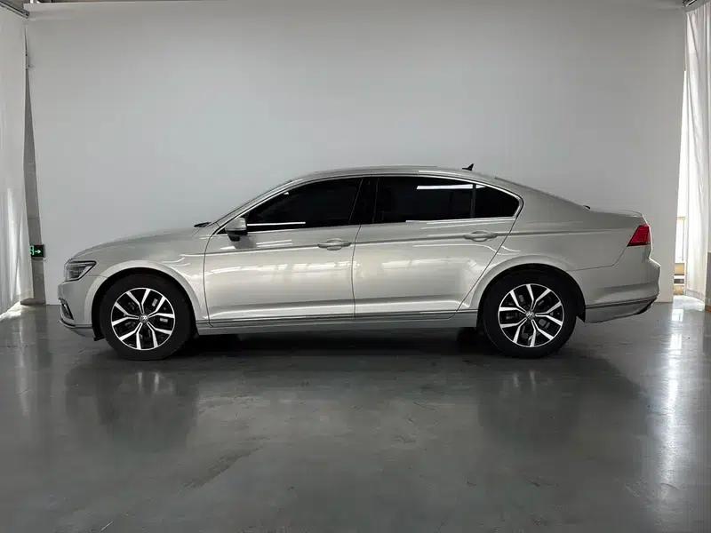 2020 Volkswagen Passat 330TSI DSG Leading Edition — миниатюра 4