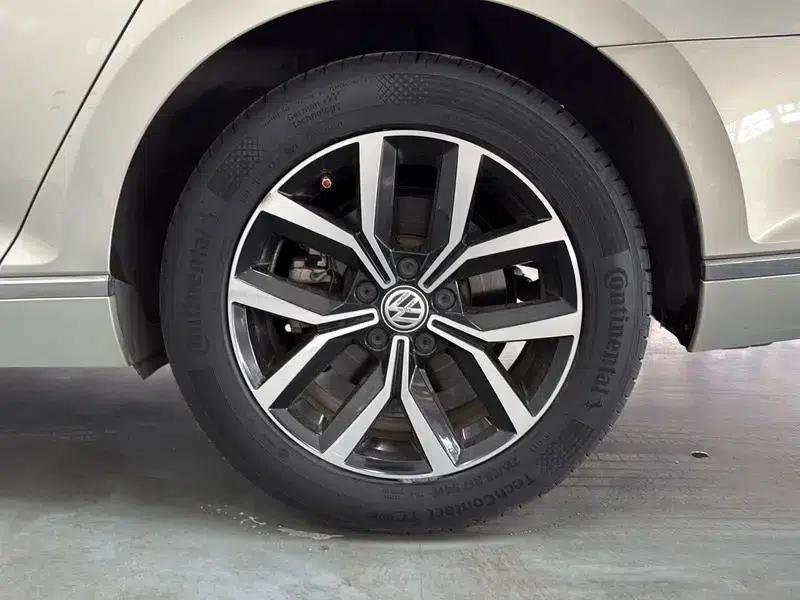 2020 Volkswagen Passat 330TSI DSG Leading Edition — миниатюра 9