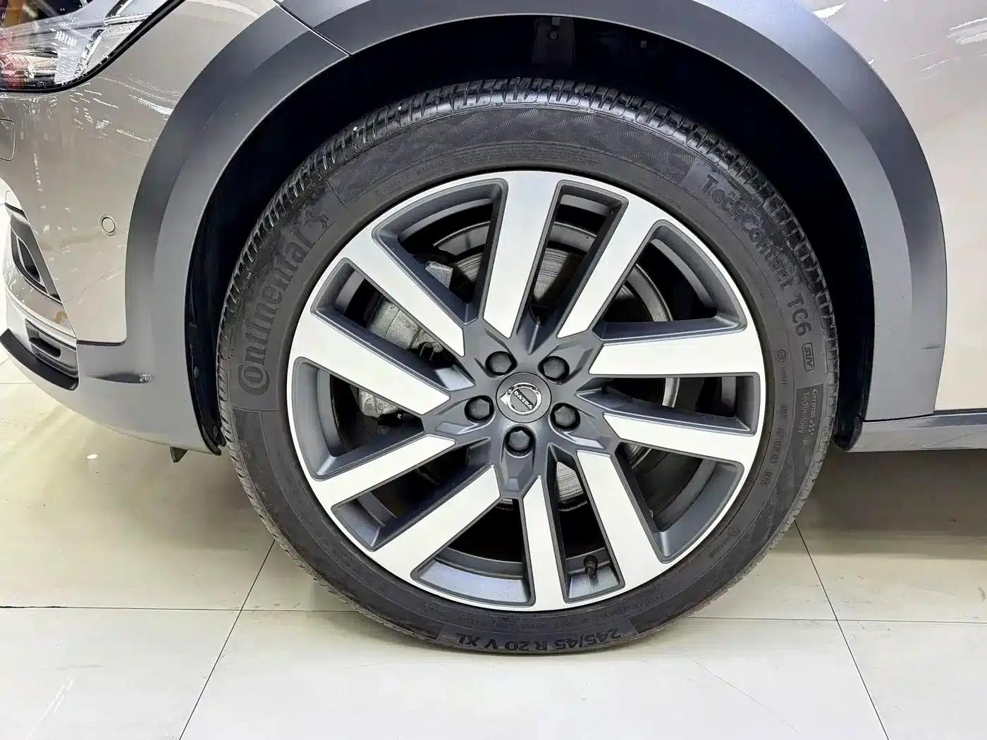 2021 Volvo V90 Cross Country B5 AWD Ultimate Edition — миниатюра 15