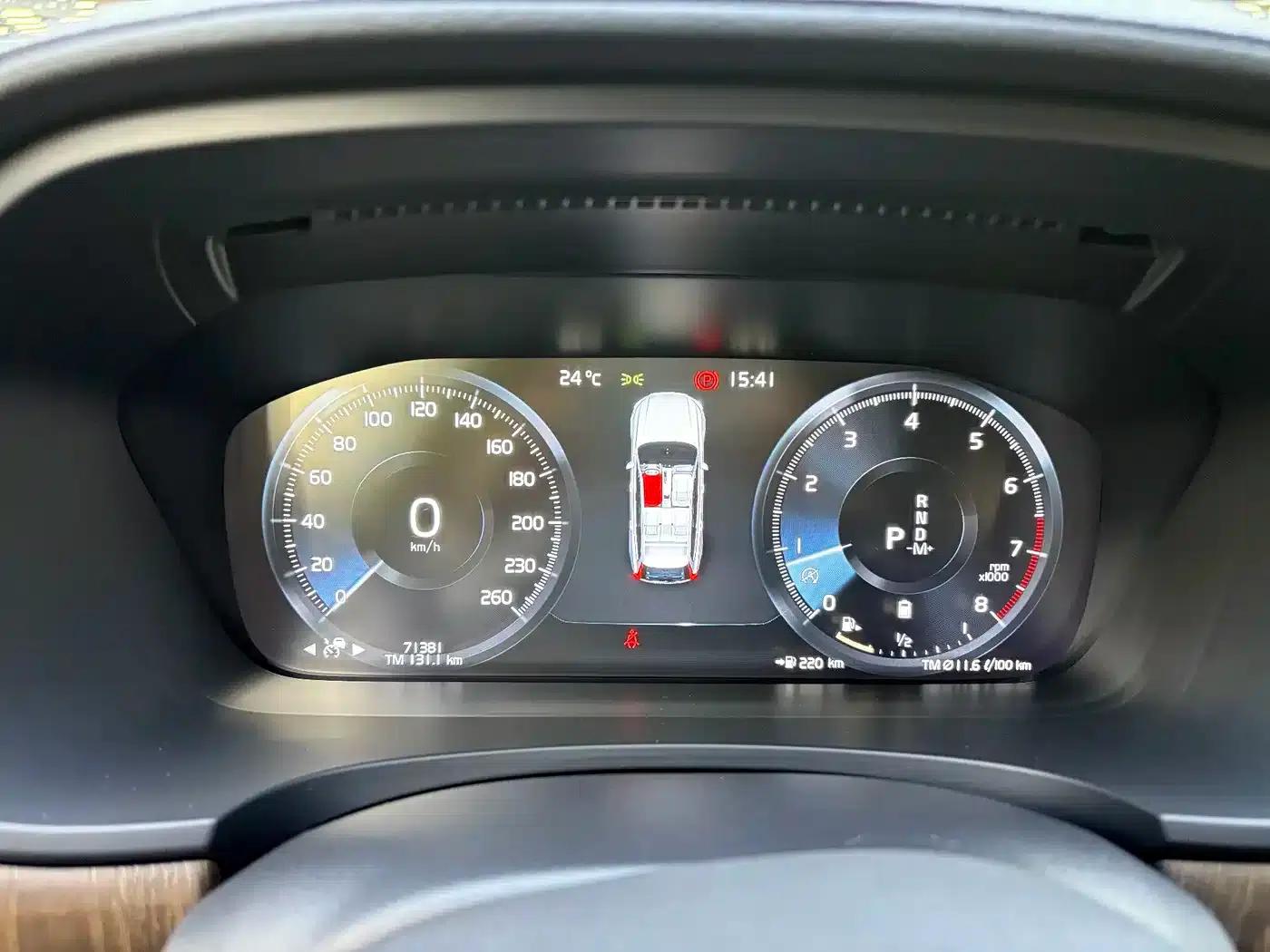 2021 Volvo V90 Cross Country B5 AWD Ultimate Edition — миниатюра 4