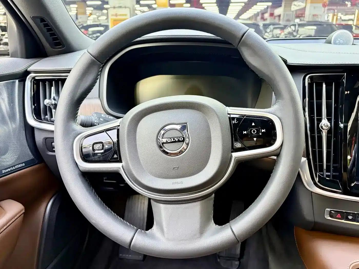2021 Volvo V90 Cross Country B5 AWD Ultimate Edition — миниатюра 5