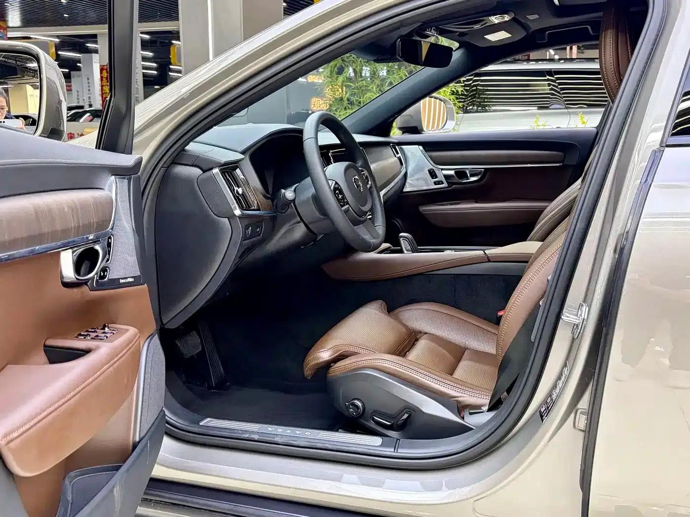 2021 Volvo V90 Cross Country B5 AWD Ultimate Edition — миниатюра 7