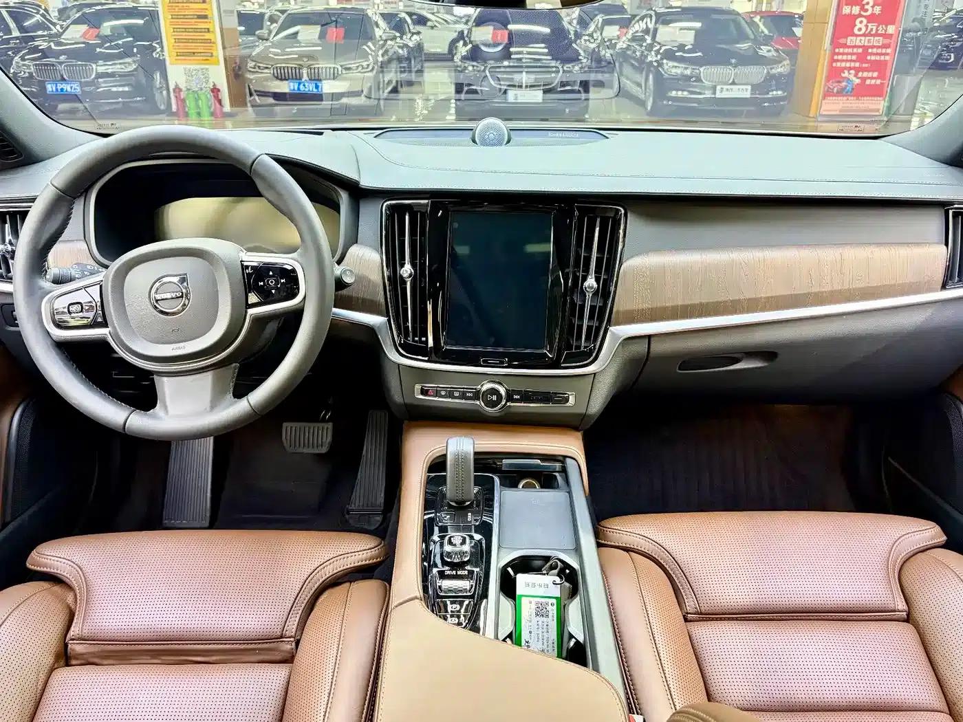 2021 Volvo V90 Cross Country B5 AWD Ultimate Edition — миниатюра 8