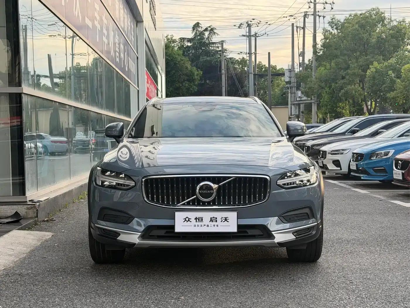 2023 Volvo V90 Cross Country B5 AWD Smart Edition — миниатюра 2
