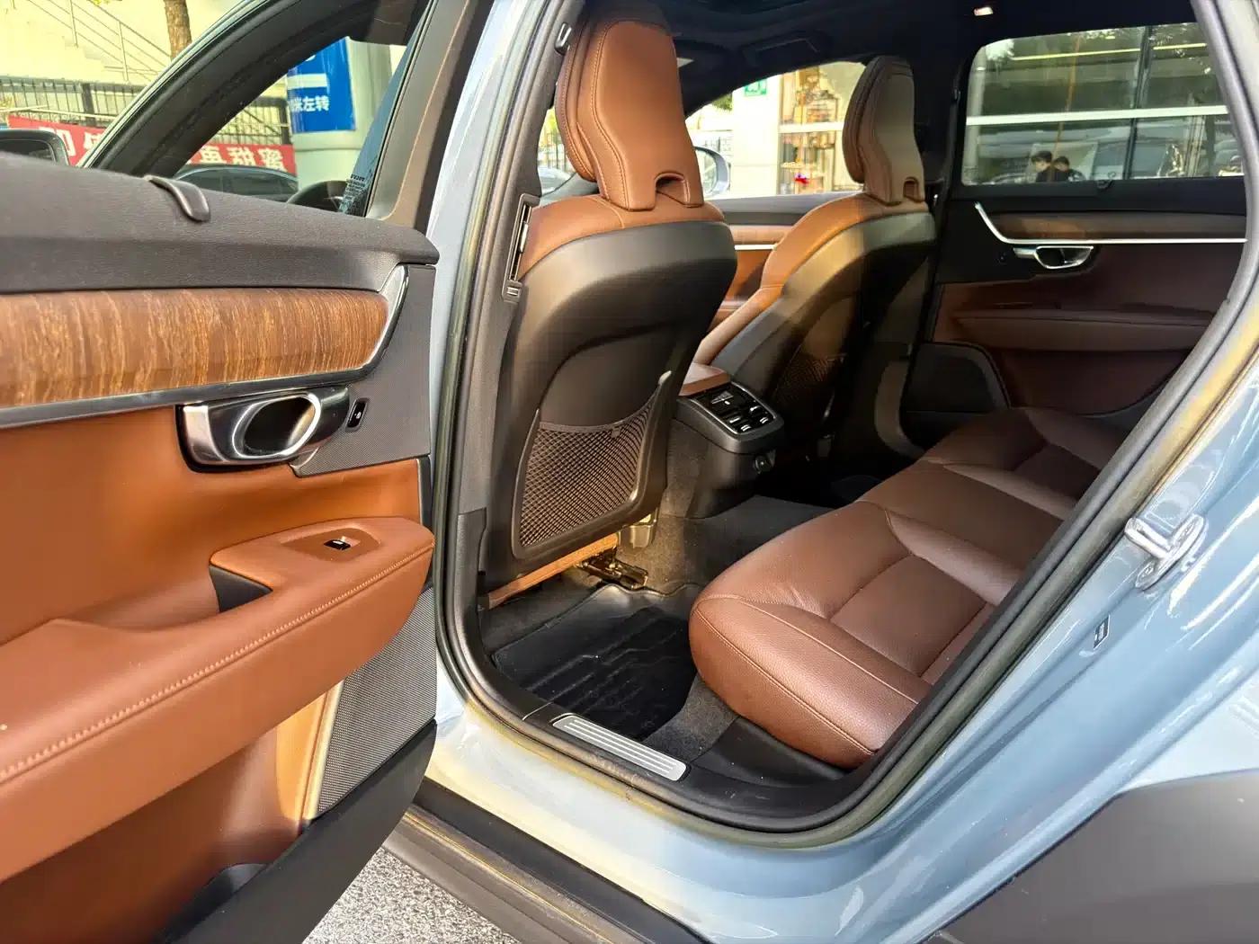 2023 Volvo V90 Cross Country B5 AWD Smart Edition — миниатюра 13