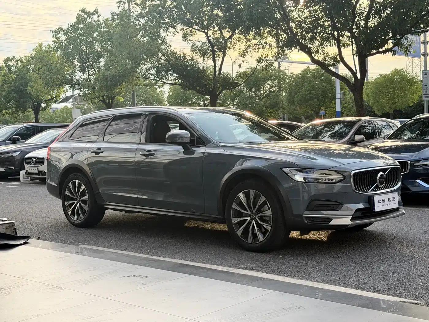 2023 Volvo V90 Cross Country B5 AWD Smart Edition — миниатюра 3