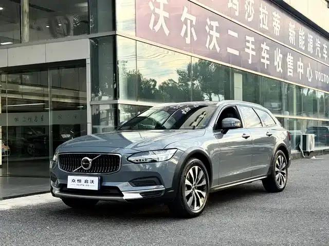 2023 Volvo V90 Cross Country B5 AWD Smart Edition