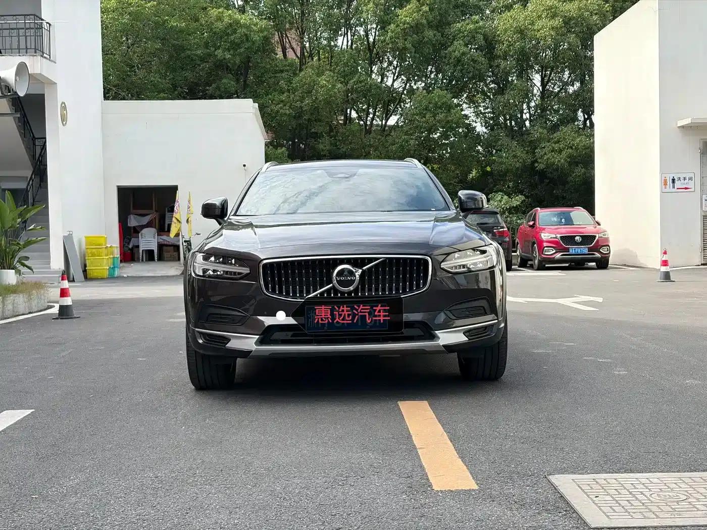 2025 Volvo V90 Cross Country B5 AWD Smart Edition — миниатюра 2