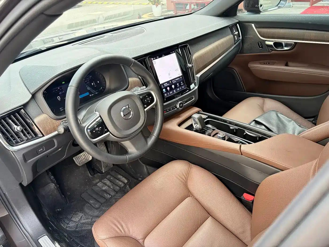 2025 Volvo V90 Cross Country B5 AWD Smart Edition — миниатюра 4