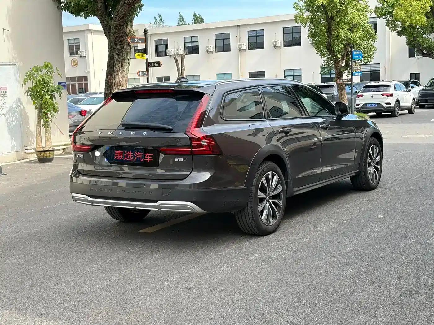 2025 Volvo V90 Cross Country B5 AWD Smart Edition — миниатюра 9