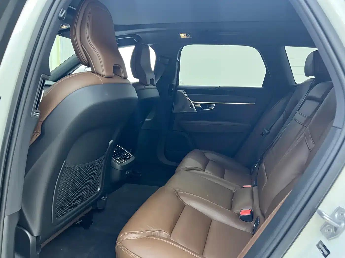 2022 Volvo V90 Cross Country B5 AWD Ultimate Edition — миниатюра 15