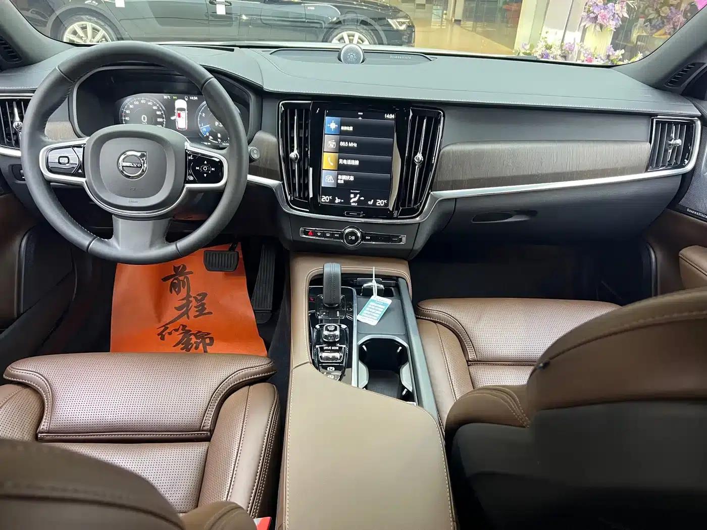2022 Volvo V90 Cross Country B5 AWD Ultimate Edition — миниатюра 16