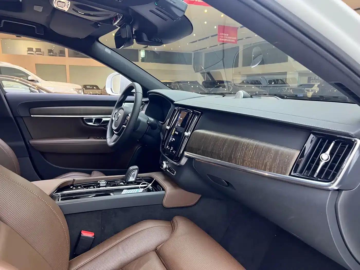 2022 Volvo V90 Cross Country B5 AWD Ultimate Edition — миниатюра 19