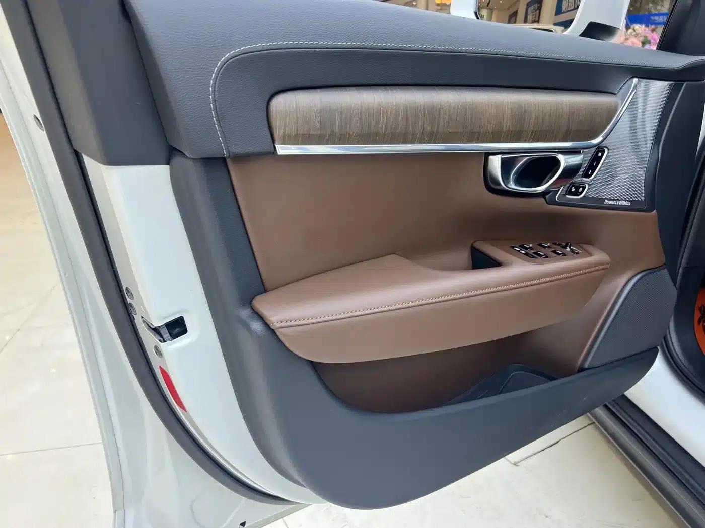 2022 Volvo V90 Cross Country B5 AWD Ultimate Edition — миниатюра 8