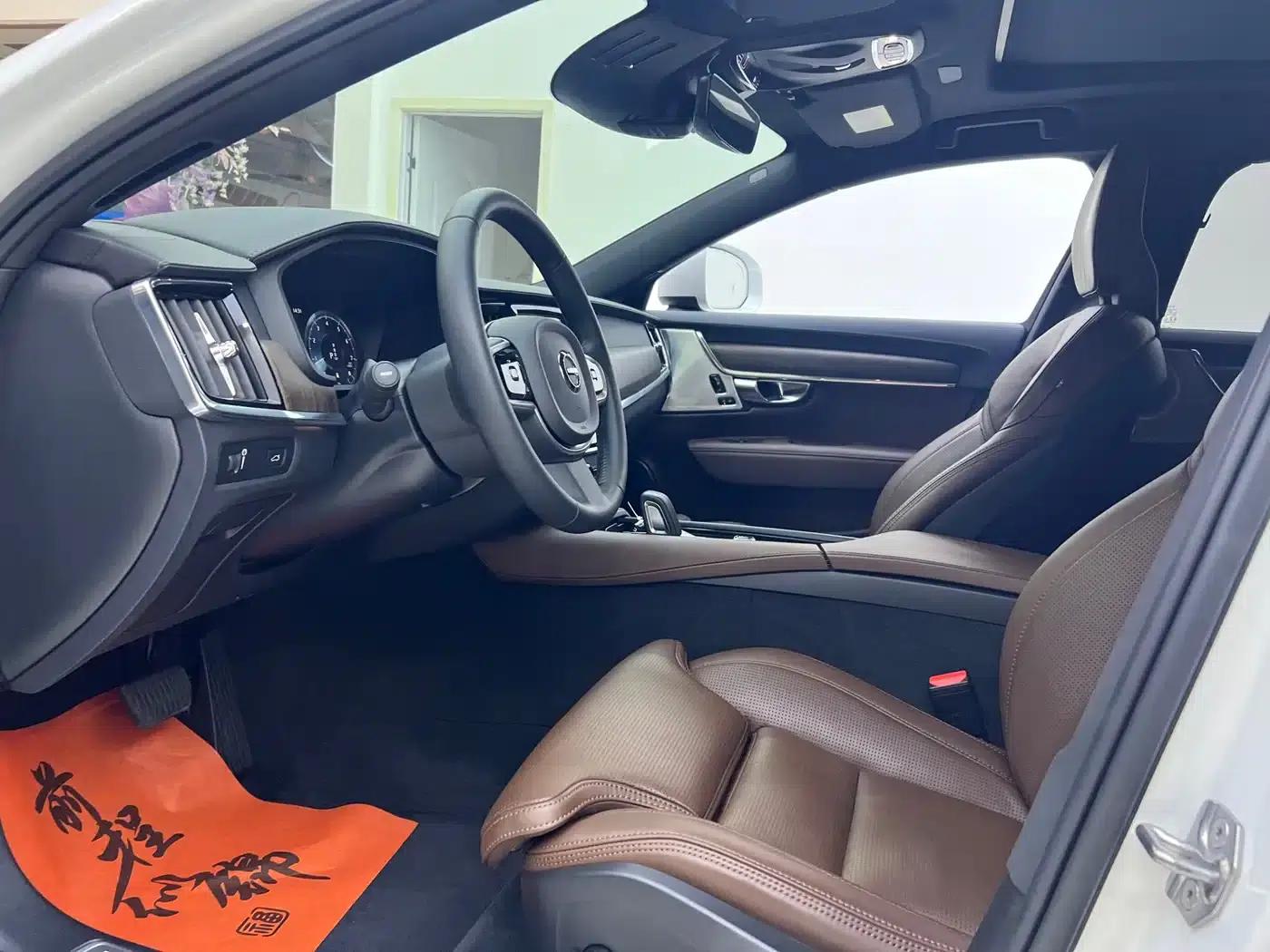 2022 Volvo V90 Cross Country B5 AWD Ultimate Edition — миниатюра 9