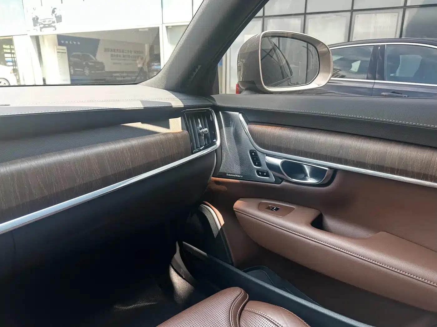 2022 Volvo V90 Cross Country B5 AWD Ultimate Edition — миниатюра 12