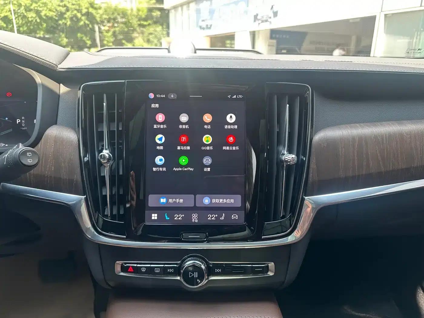 2022 Volvo V90 Cross Country B5 AWD Ultimate Edition — миниатюра 13