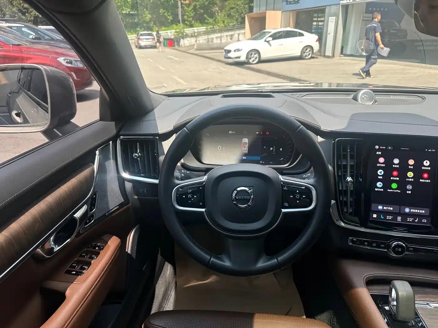 2022 Volvo V90 Cross Country B5 AWD Ultimate Edition — миниатюра 16
