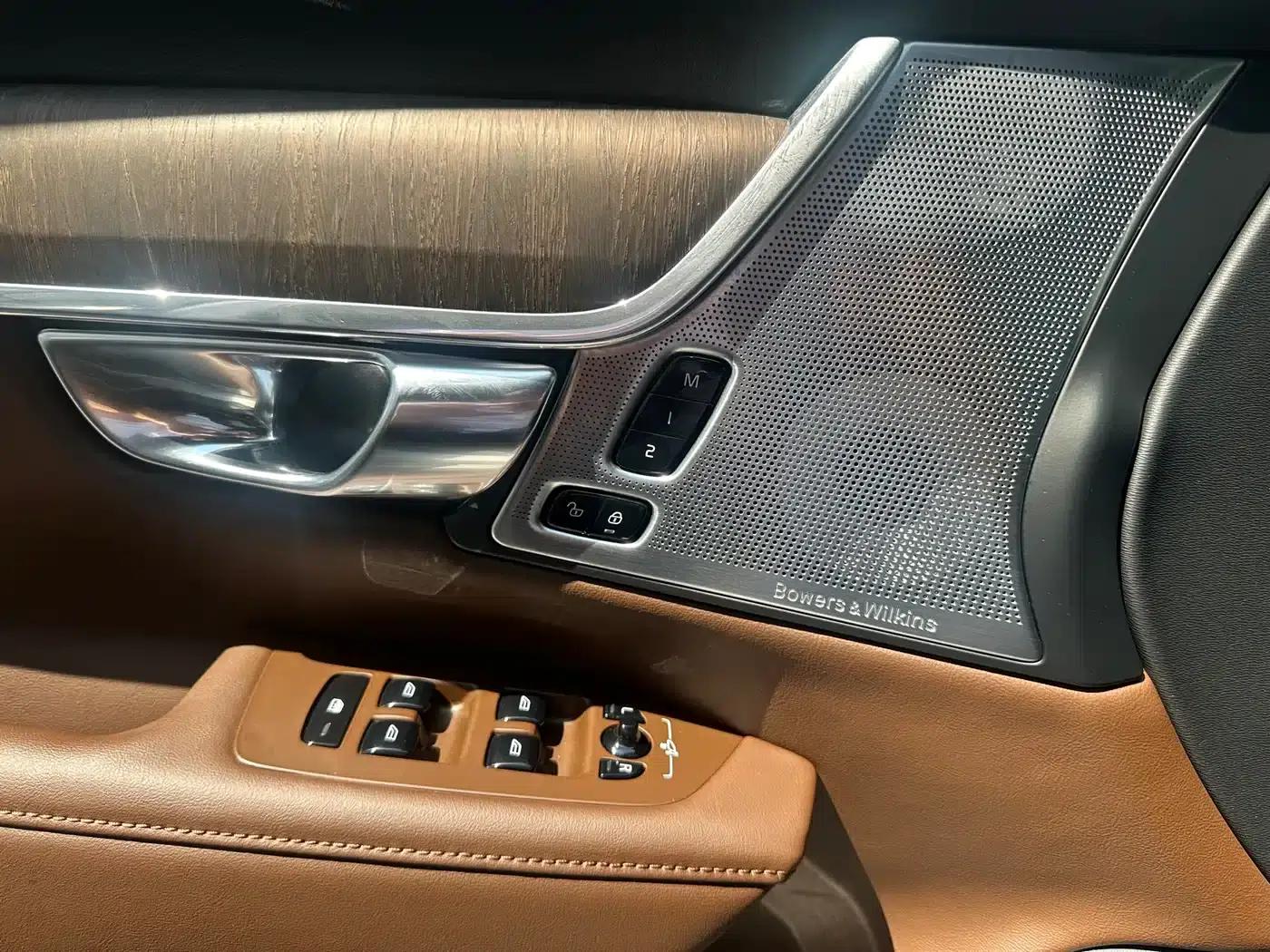 2022 Volvo V90 Cross Country B5 AWD Ultimate Edition — миниатюра 18