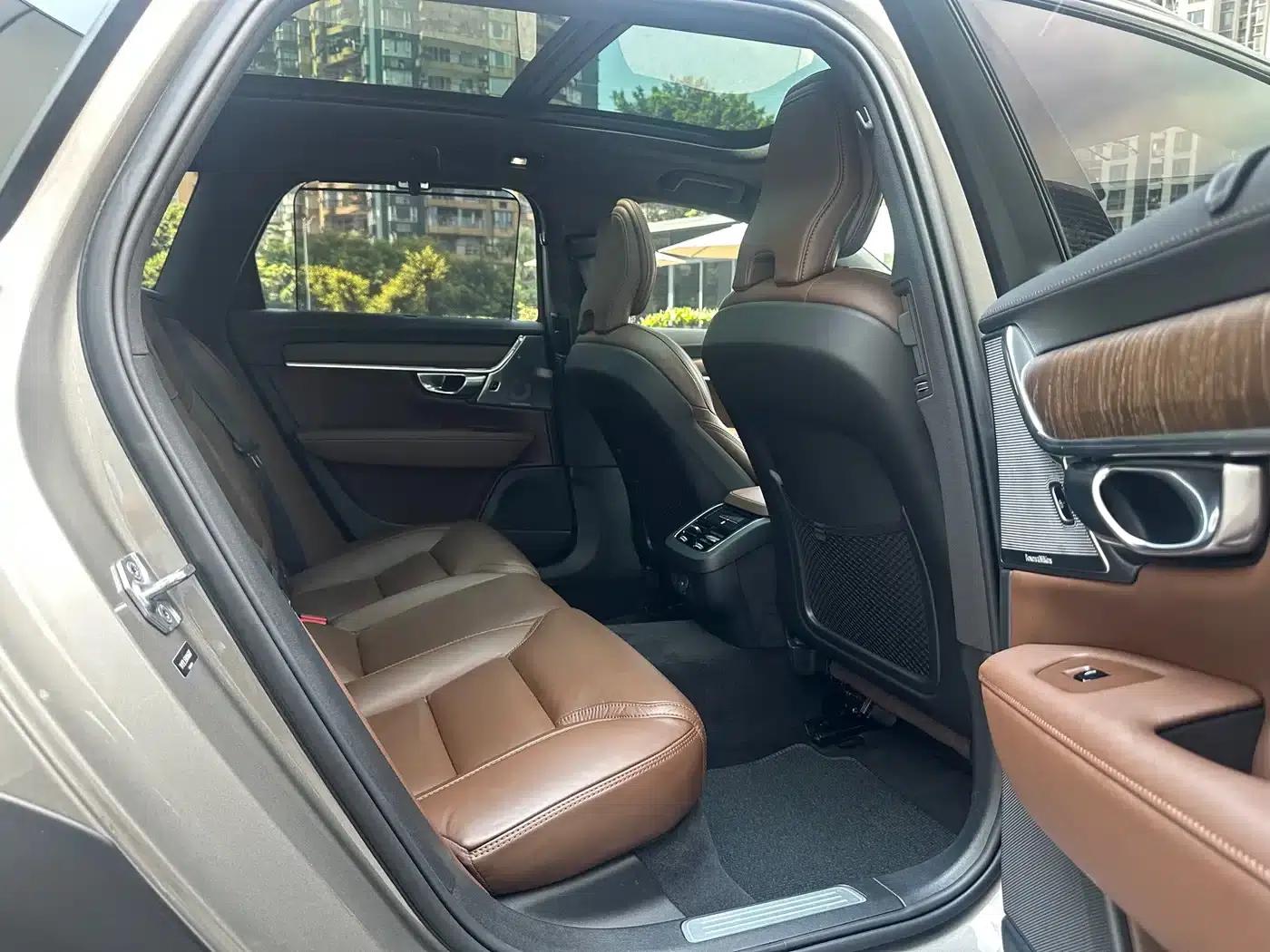 2022 Volvo V90 Cross Country B5 AWD Ultimate Edition — миниатюра 22