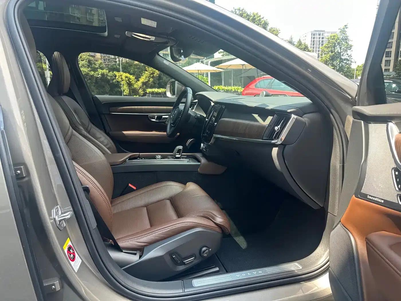 2022 Volvo V90 Cross Country B5 AWD Ultimate Edition — миниатюра 23