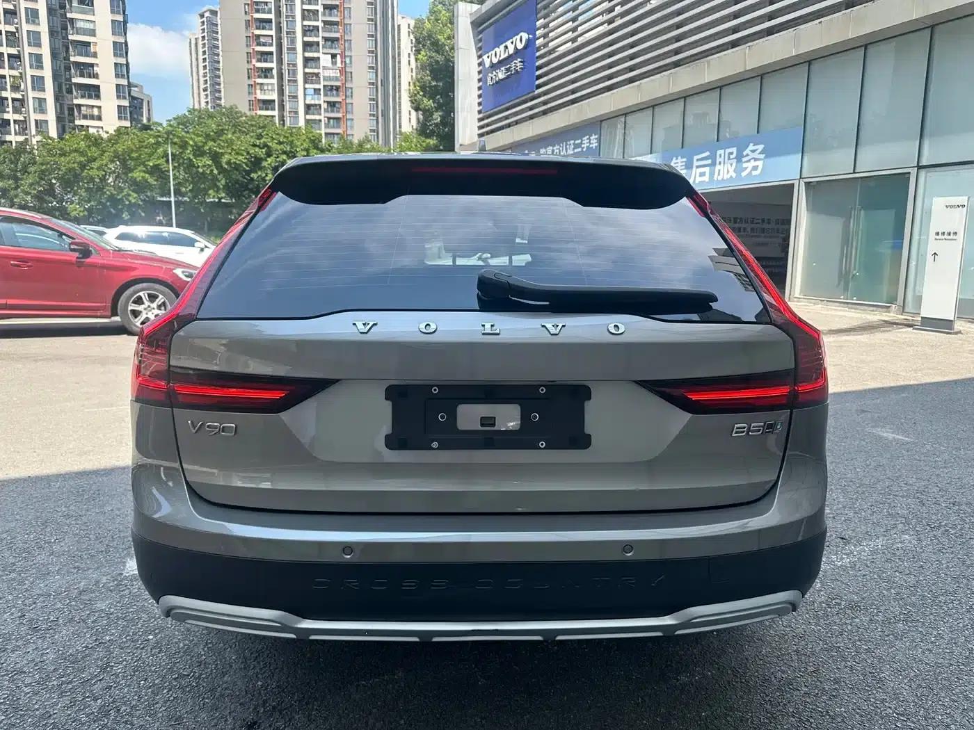 2022 Volvo V90 Cross Country B5 AWD Ultimate Edition — миниатюра 7