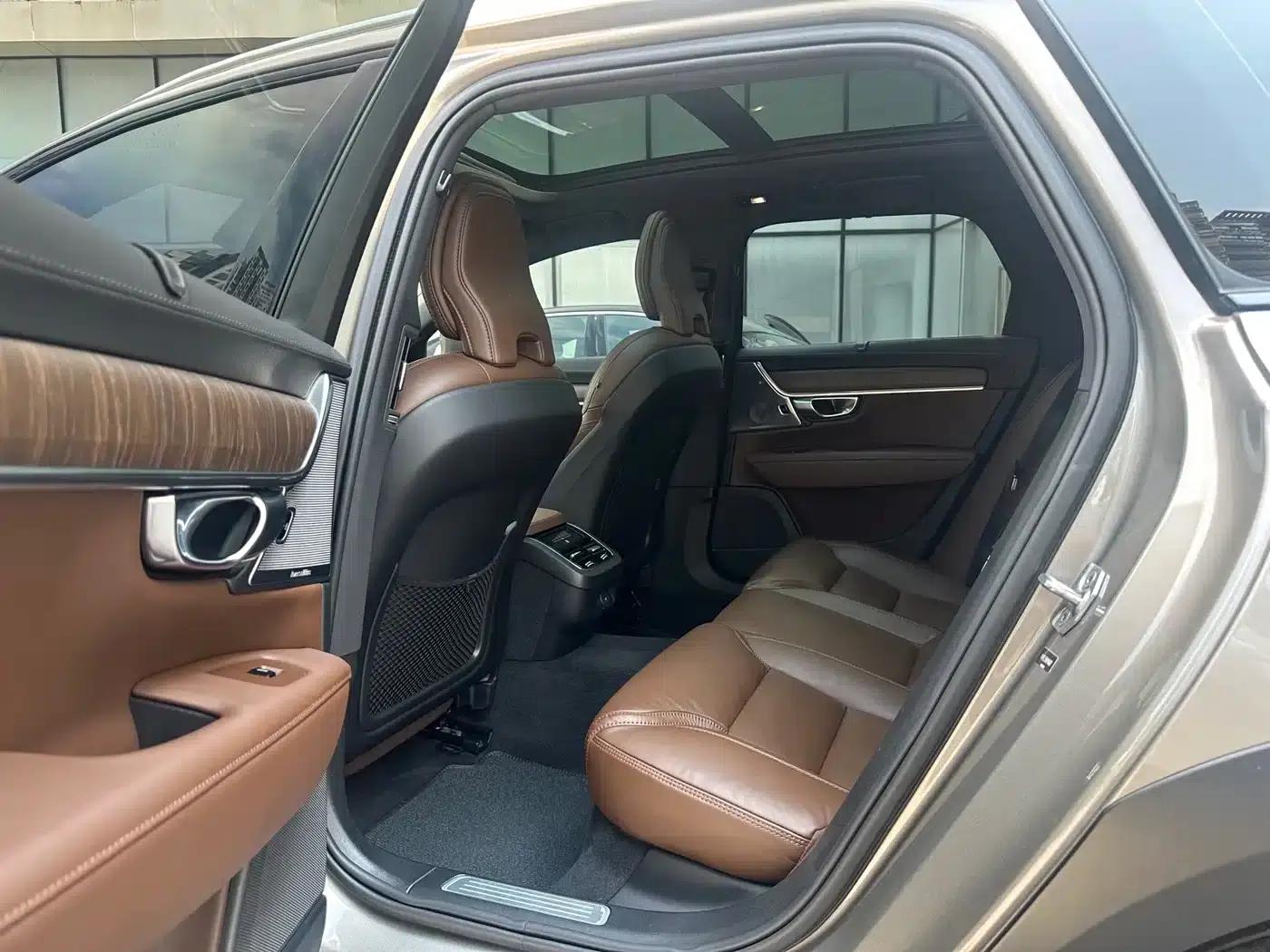 2022 Volvo V90 Cross Country B5 AWD Ultimate Edition — миниатюра 9