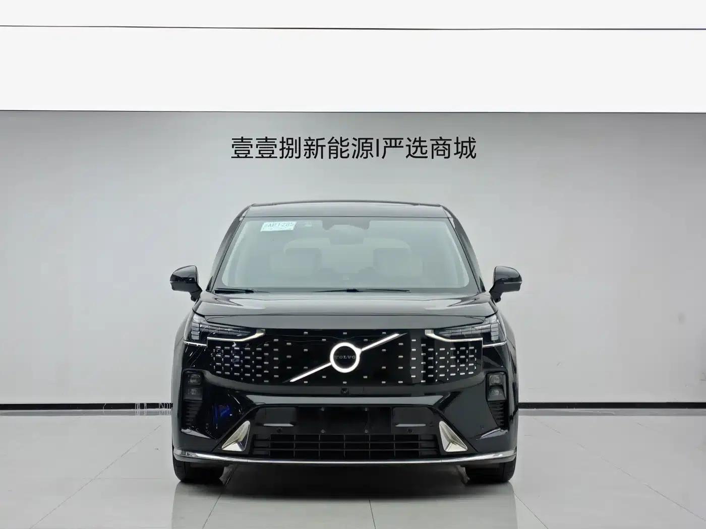 Volvo EM90 2025 Ultra 6-seater — миниатюра 2