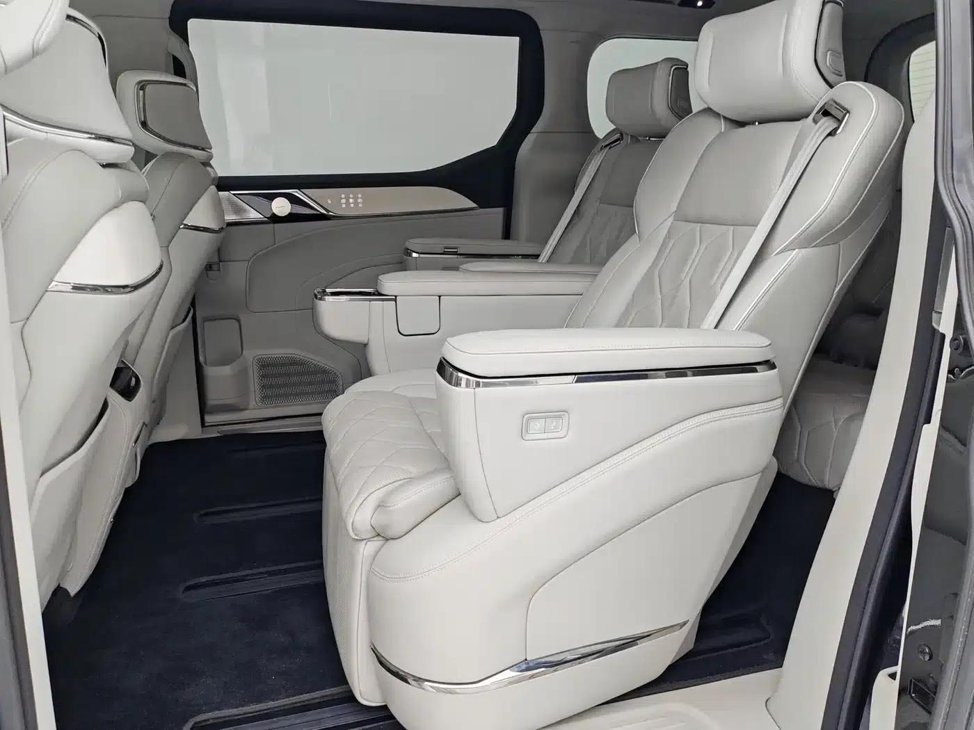 Volvo EM90 2025 Ultra 6-seater — миниатюра 5