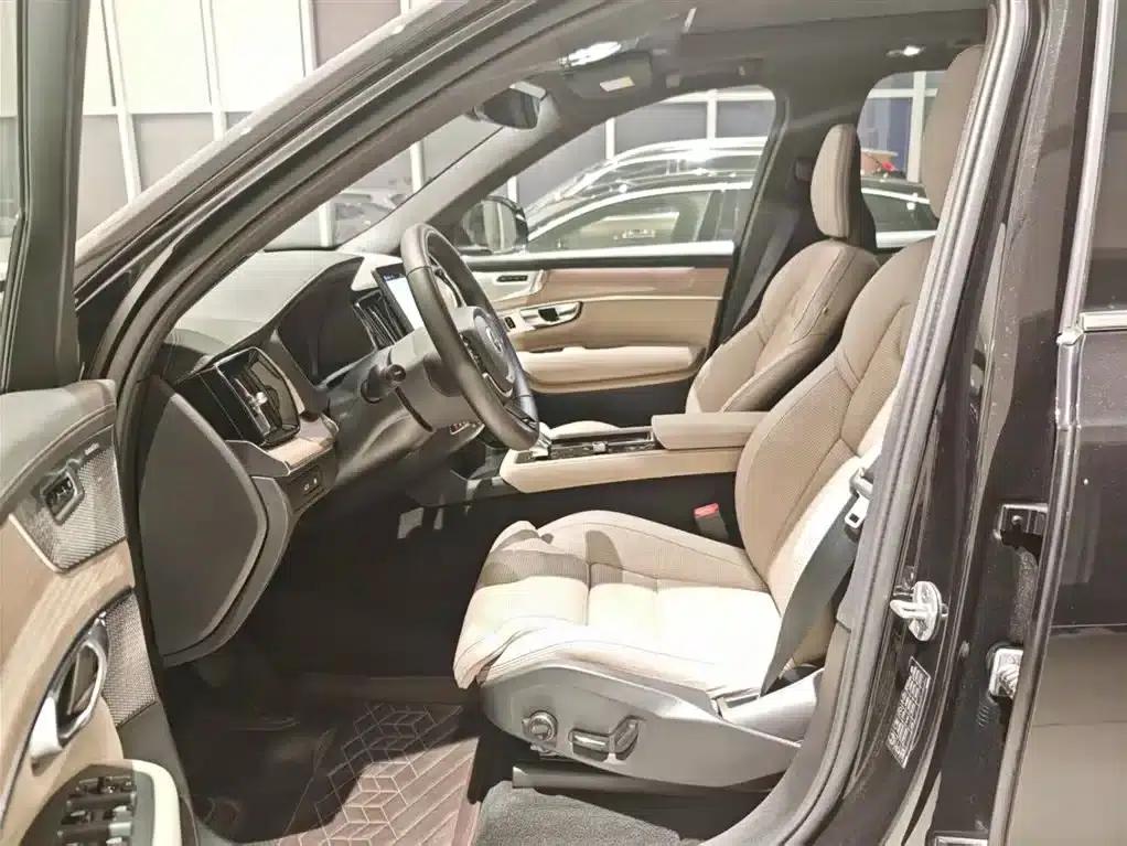 2025 Volvo XC90 Plug-in Hybrid Facelift T8 Luxury 7-Seater — миниатюра 5
