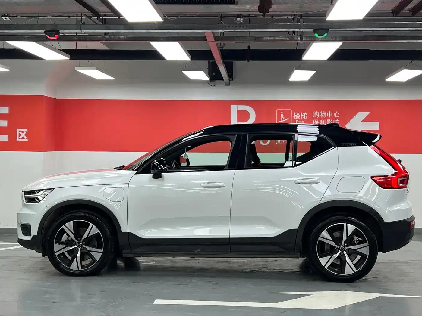 Volvo XC40 PHEV 2021 P8 Pure Electric AWD Inscription Sport Edition — миниатюра 3
