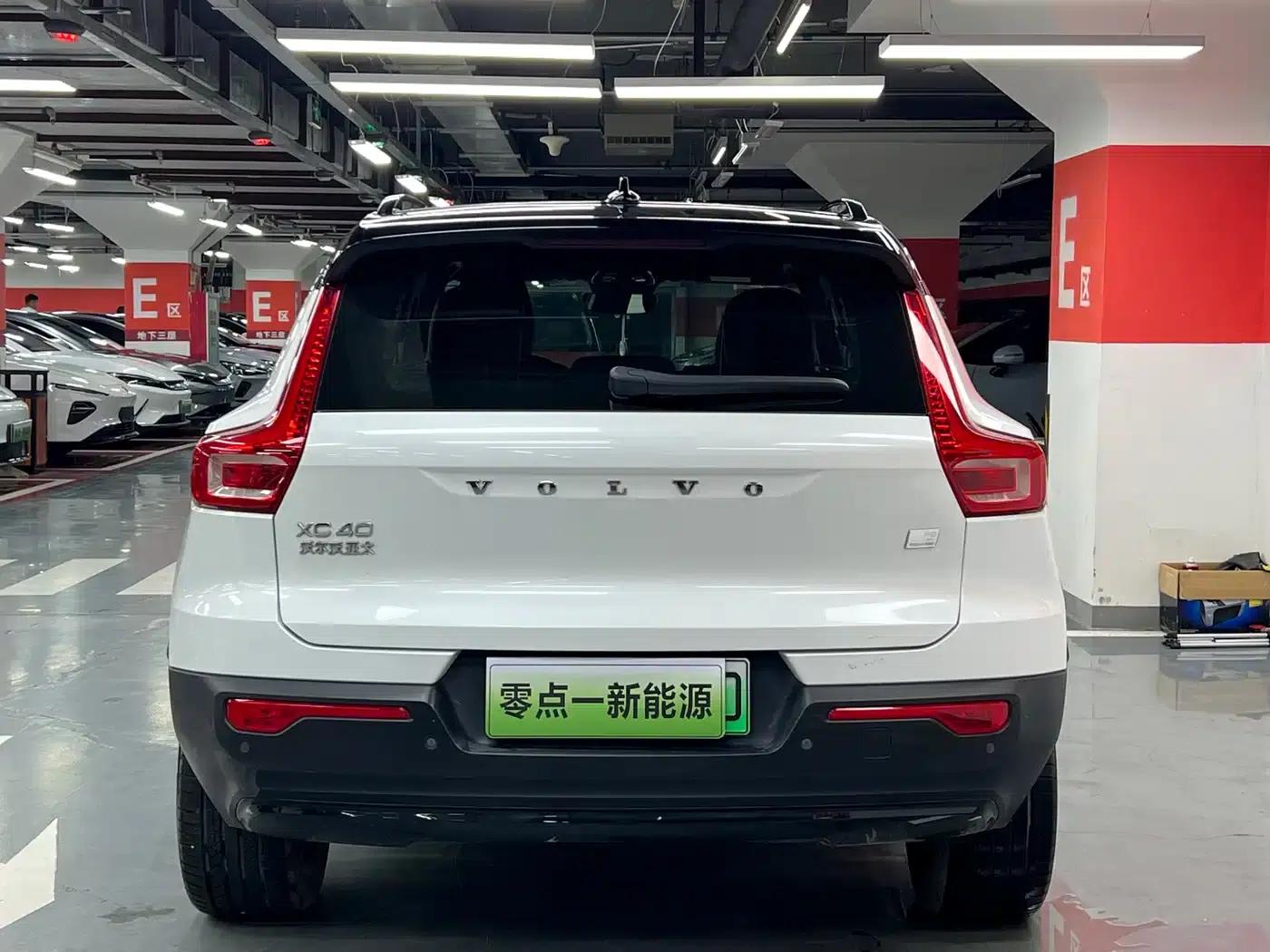 Volvo XC40 PHEV 2021 P8 Pure Electric AWD Inscription Sport Edition — миниатюра 6