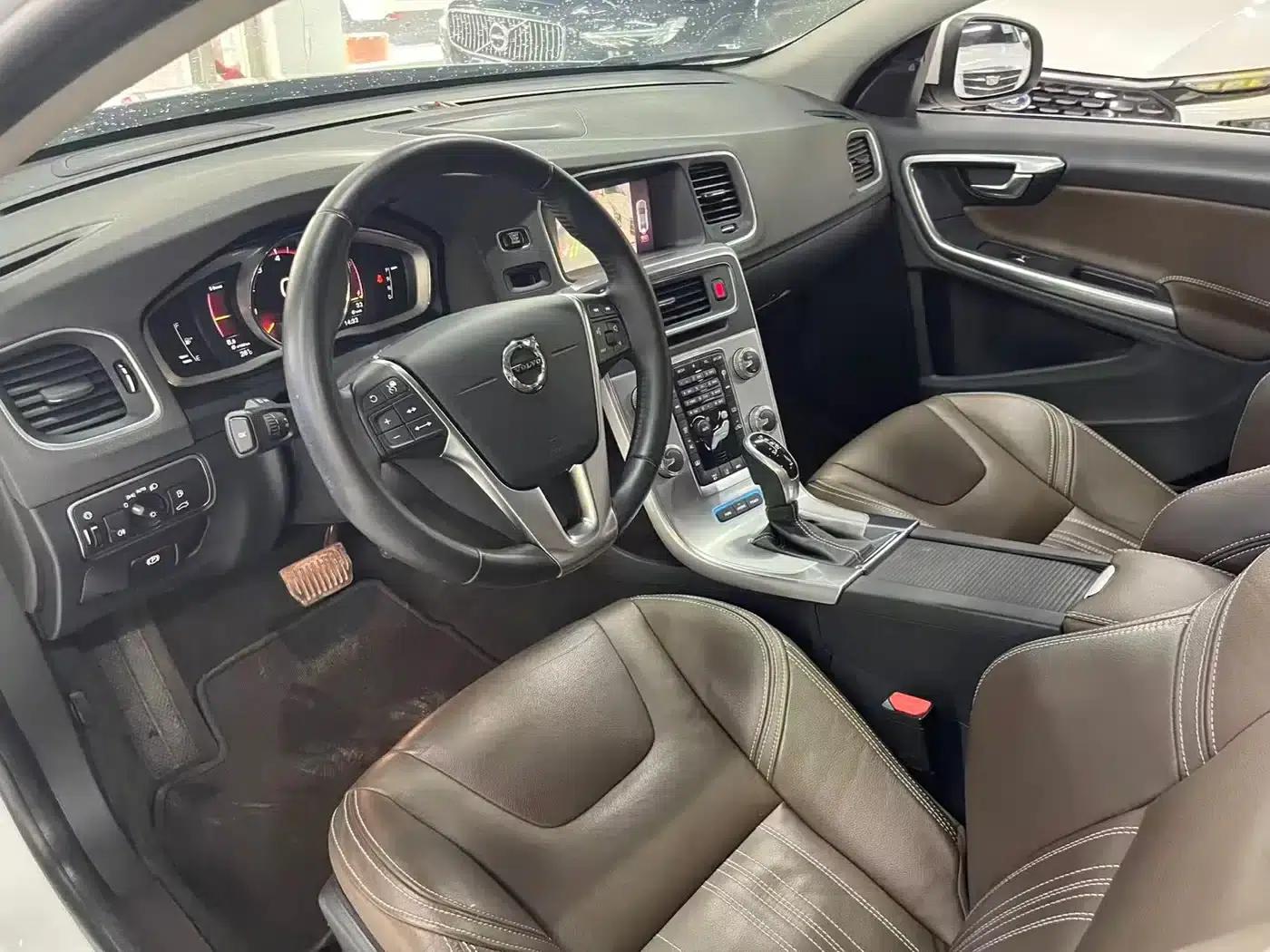 2018 Volvo S60 Plug-in Hybrid, S60L E-Drive Hybrid T6 Entry Edition — миниатюра 7