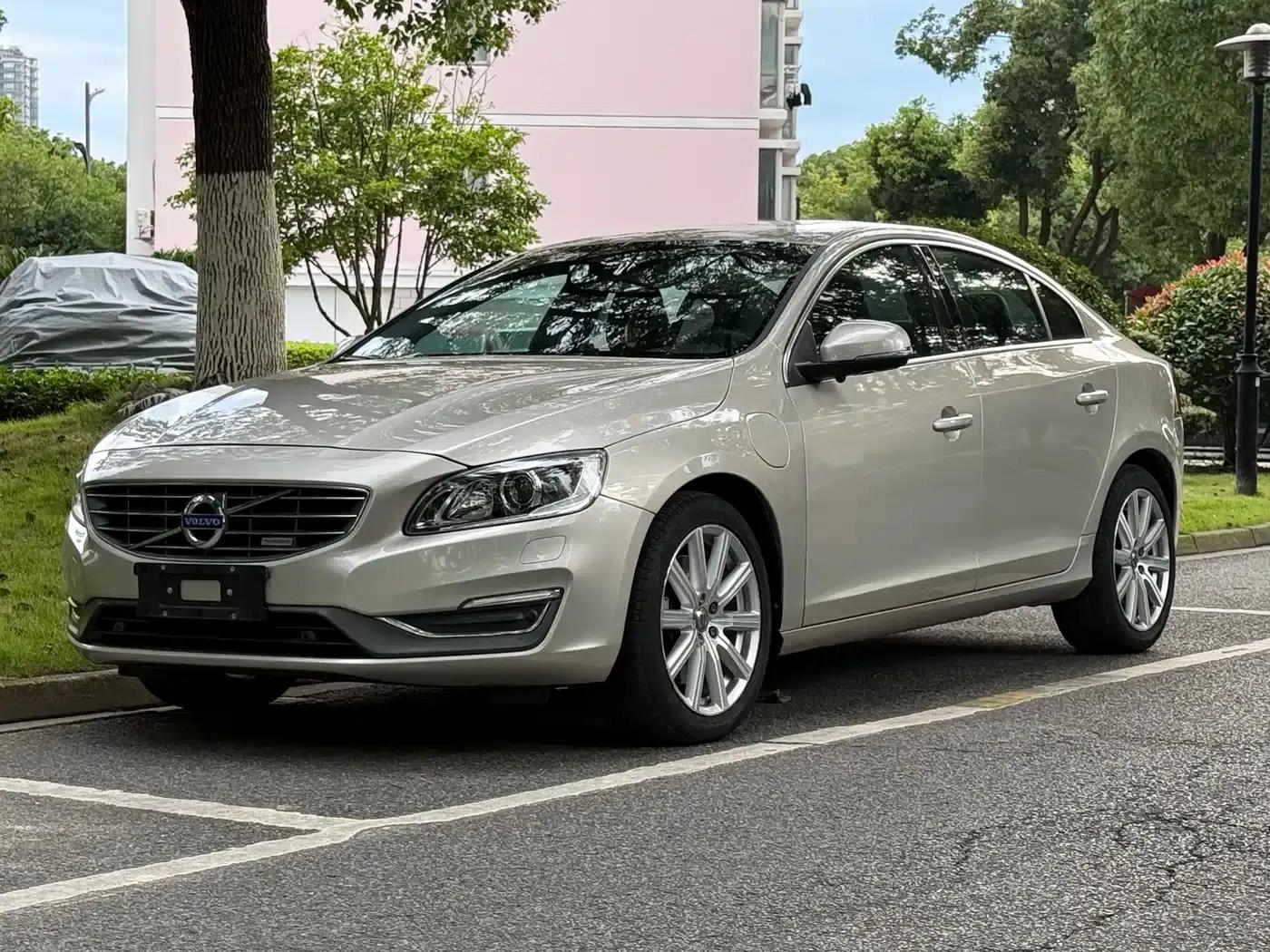 2015 Volvo S60 Plug-in Hybrid, S60L E-Drive Hybrid T6 Smart Edition — миниатюра 1