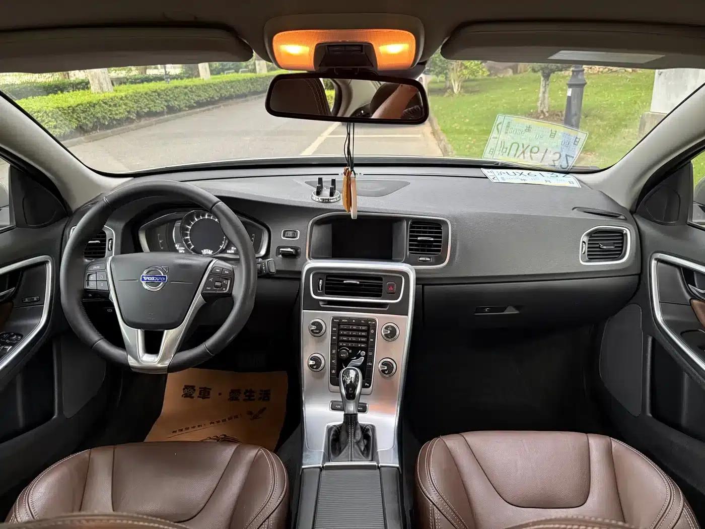 2015 Volvo S60 Plug-in Hybrid, S60L E-Drive Hybrid T6 Smart Edition — миниатюра 17