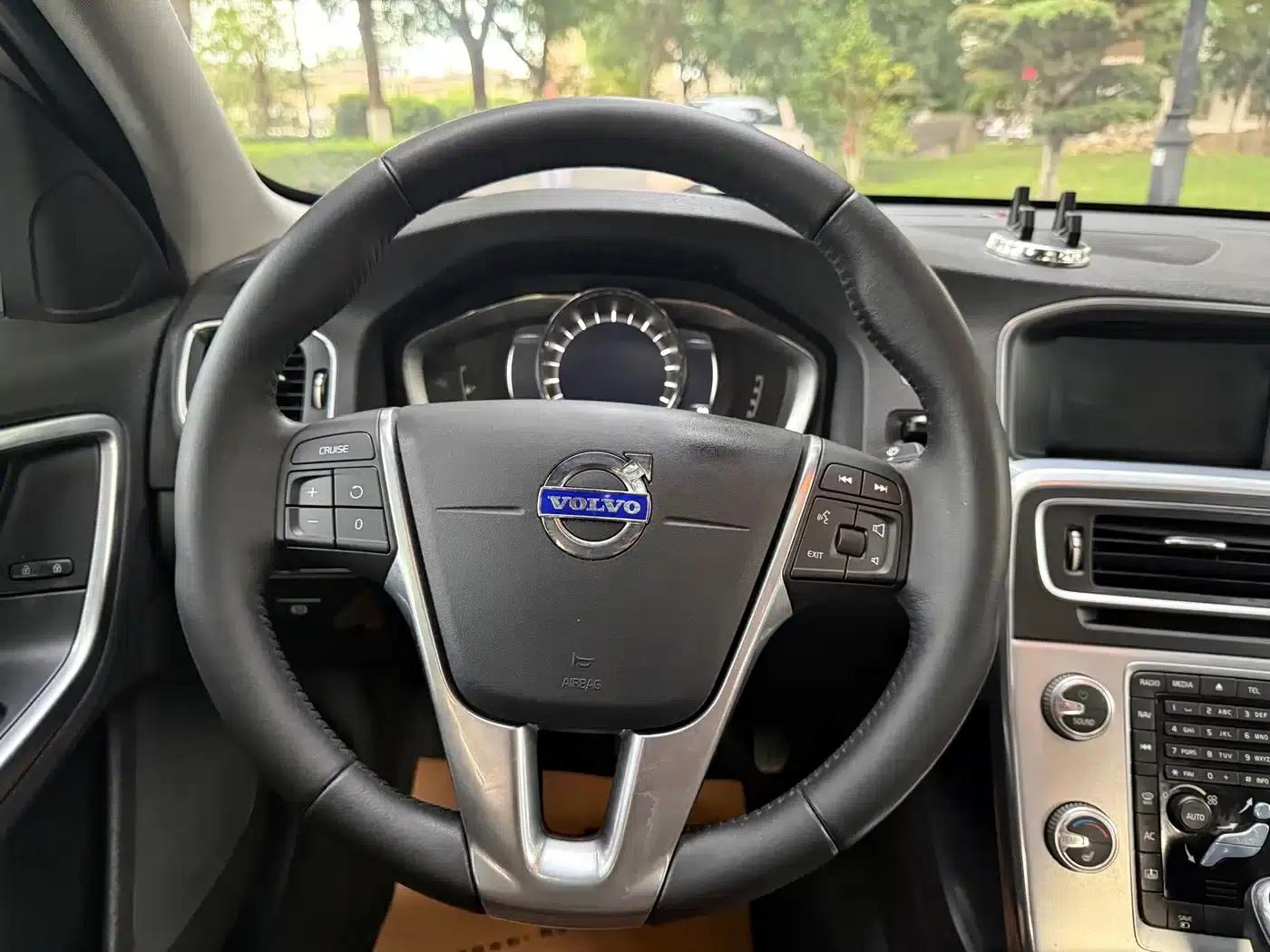 2015 Volvo S60 Plug-in Hybrid, S60L E-Drive Hybrid T6 Smart Edition — миниатюра 19