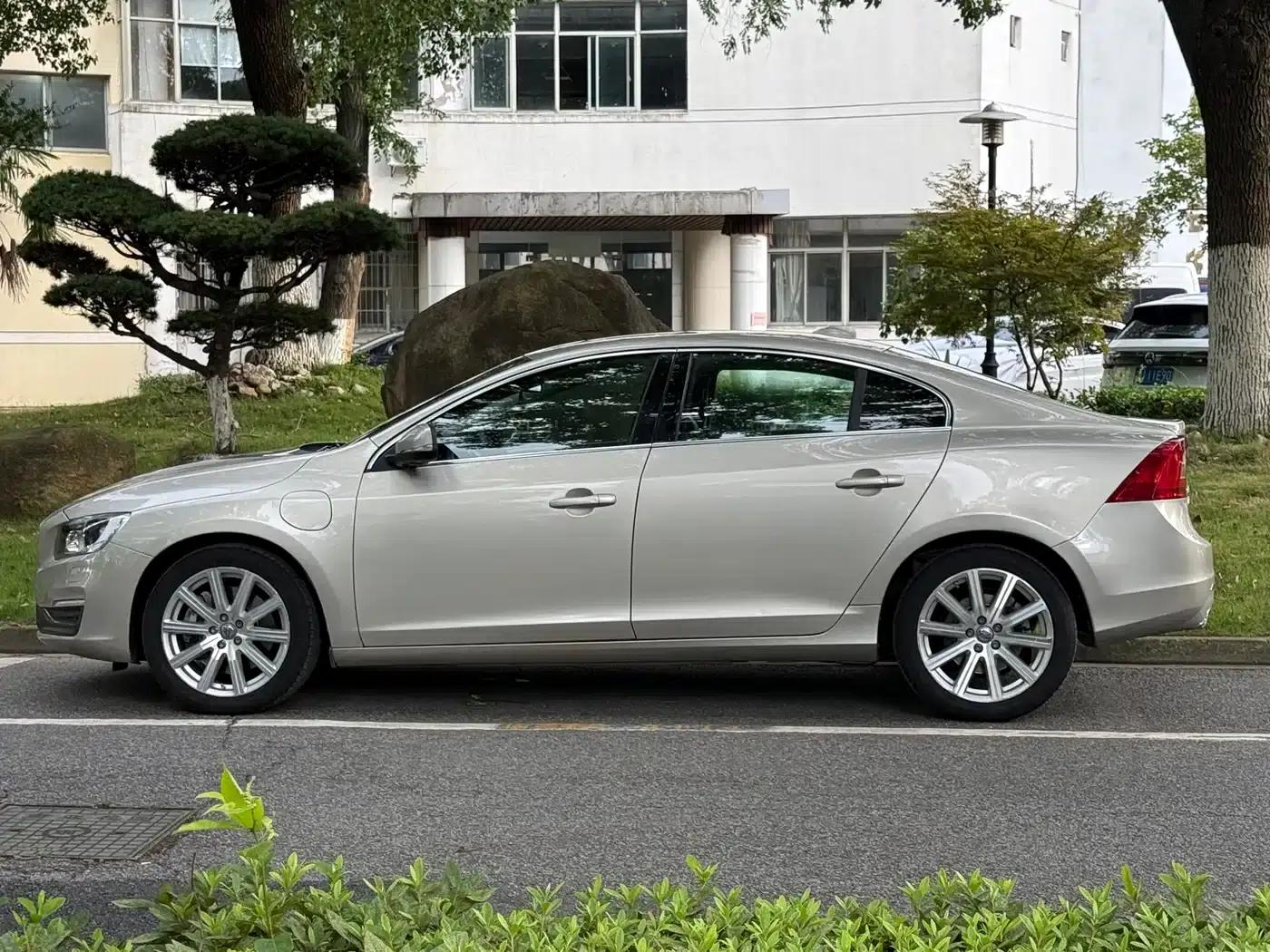2015 Volvo S60 Plug-in Hybrid, S60L E-Drive Hybrid T6 Smart Edition — миниатюра 3