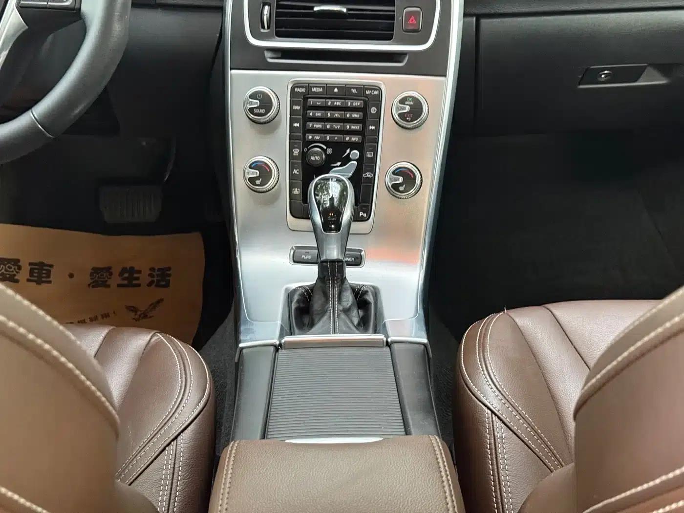 2015 Volvo S60 Plug-in Hybrid, S60L E-Drive Hybrid T6 Smart Edition — миниатюра 23