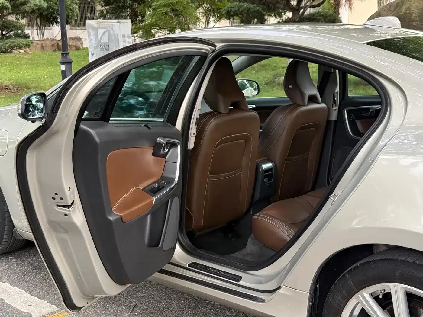 2015 Volvo S60 Plug-in Hybrid, S60L E-Drive Hybrid T6 Smart Edition — миниатюра 25
