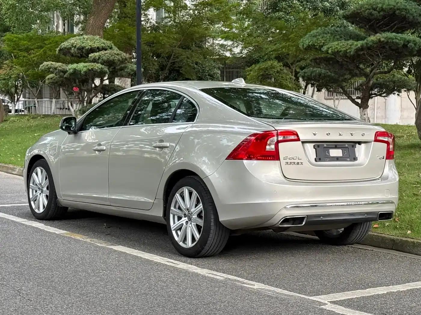 2015 Volvo S60 Plug-in Hybrid, S60L E-Drive Hybrid T6 Smart Edition — миниатюра 4