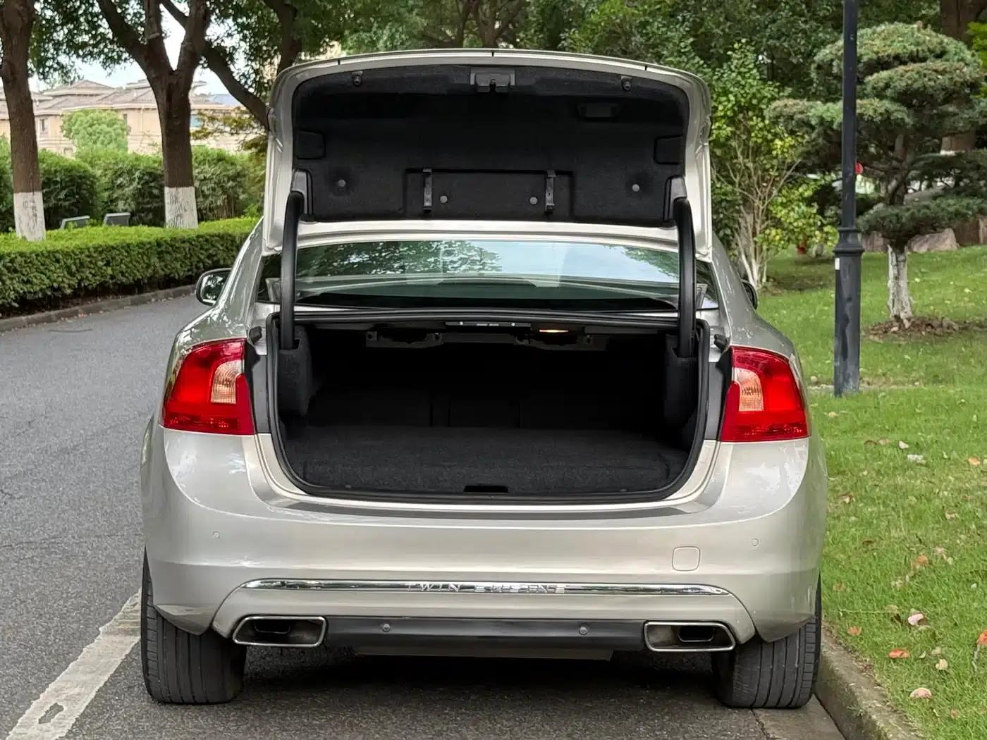 2015 Volvo S60 Plug-in Hybrid, S60L E-Drive Hybrid T6 Smart Edition — миниатюра 6