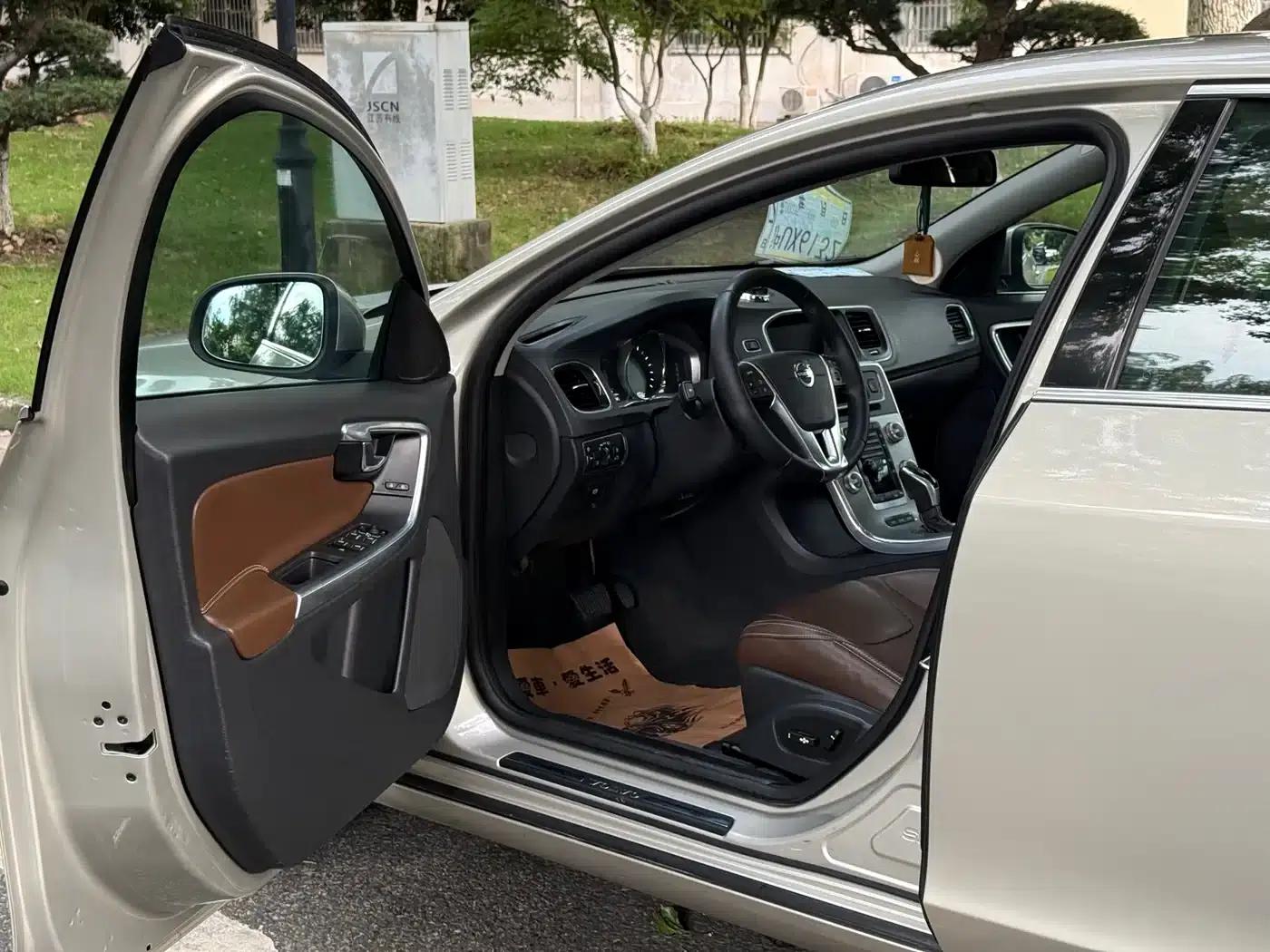 2015 Volvo S60 Plug-in Hybrid, S60L E-Drive Hybrid T6 Smart Edition — миниатюра 10