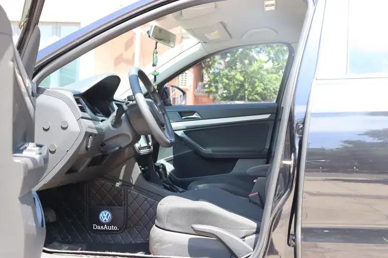 2017 Volkswagen Lavida 1.6L Automatic Fashion Edition — миниатюра 8