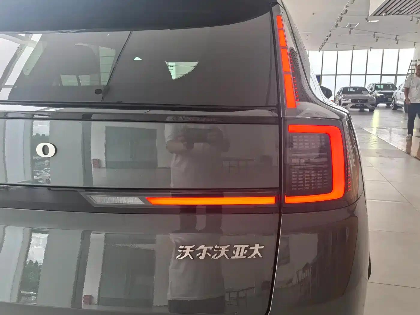 2026 Volvo XC70 Plug-in Hybrid, All-Wheel Drive, Ultra Range — миниатюра 18